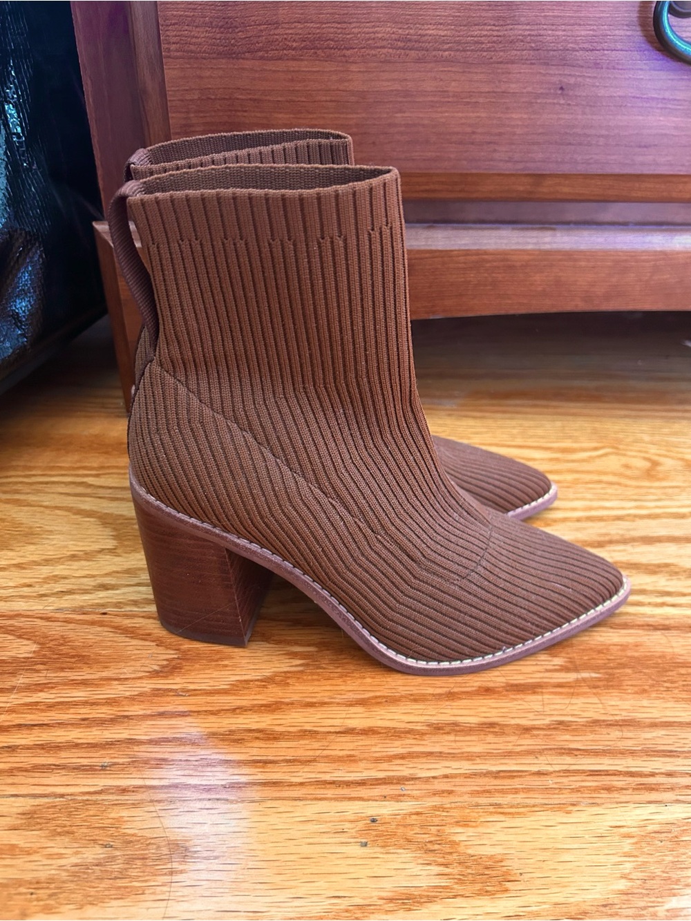 Steve Madden Nichol Sock Brown Booties NWOB Nixie Sock Bootie In Cognac - Picture 4 of 7